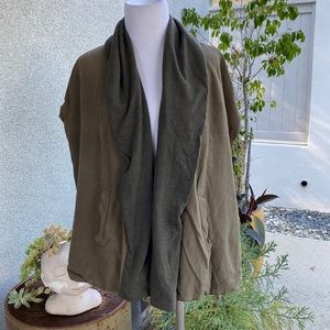 Monrow Poncho Vest